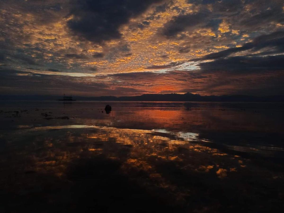 Tauig Beach Resort Moalboal Buitenkant foto